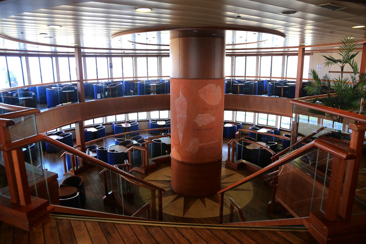 Panoramic lounge on board the Côte d'Albâtre